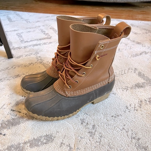 Woman’s L.L.Bean Duck Boots - Picture 3 of 7